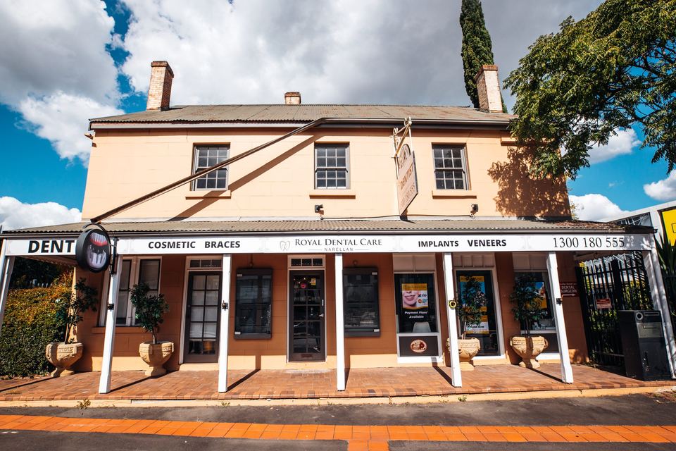 Royal Dental Care clinic exterior